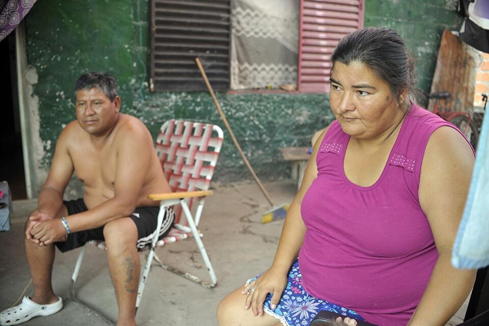 Los padres de Guadalupe Medina en su casa de villa Banana. (Fuente: Andres Macera)