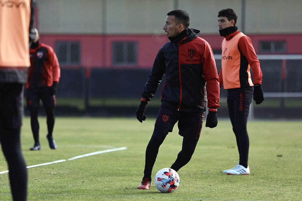 Sanguinetti debió descartar a Leonel Vangioni para el juego de mañana.