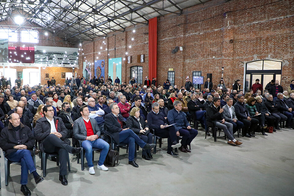 Intendentes y presidentes comunales en el encuentro de ayer en Santa Fe.