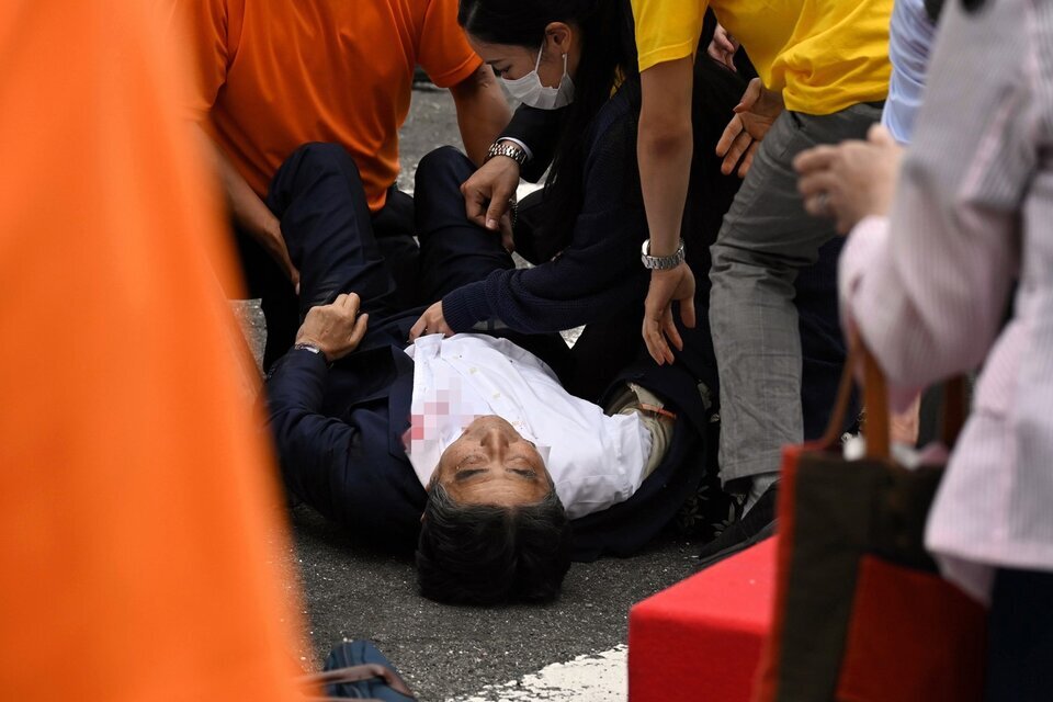 Abe, de 67 años, fue atacado a balazos en un acto de campaña. 