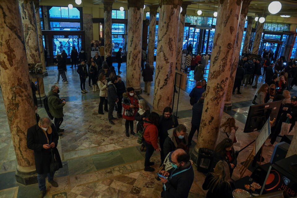 Los visitantes pudieron observar los trabajos de la Restauración Integral del Edificio del Molino (Foto: Télam).