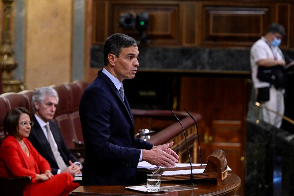 España: Pedro Sánchez anuncia un impuesto excepcional para las grandes entidades financieras (Fuente: AFP)