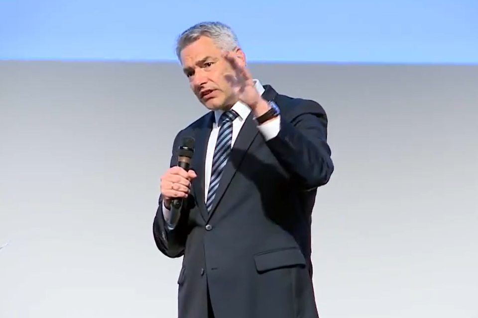 El Canciller de Austria, Karl Nehammer, habló sobre la inflación en la Unión Eupea. Imagen: captura de video.
