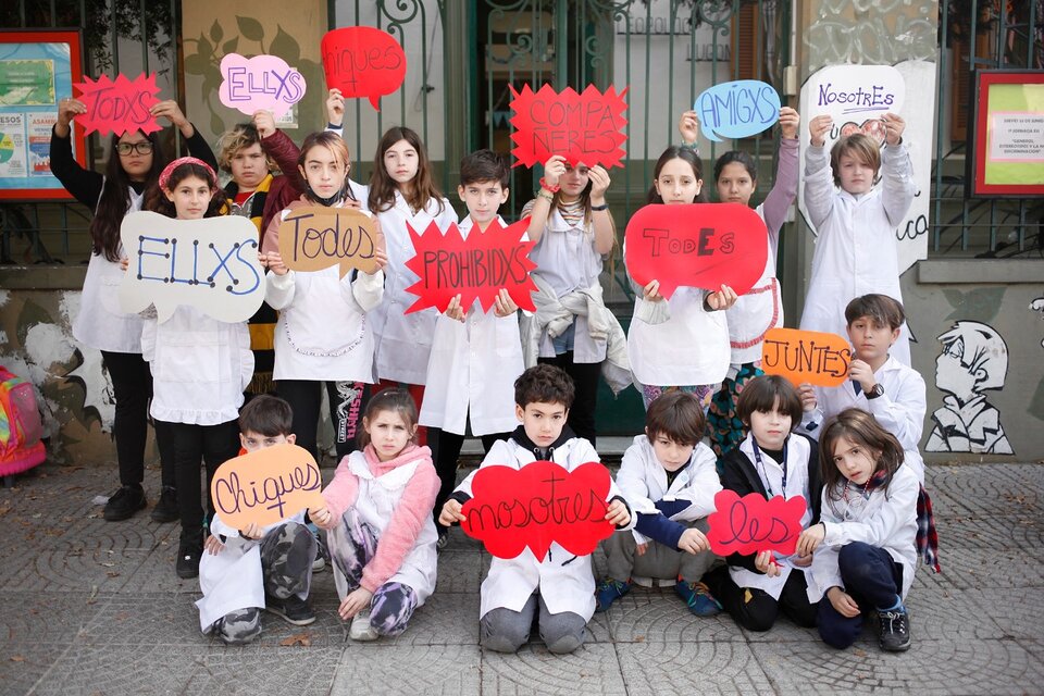 Lenguaje inclusivo: primera audiencia judicial contra la prohibición en las escuelas porteñas (Fuente: Carolina Camps)