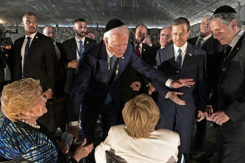 Biden habla con sobrevivientes del Holocausto en Jerusalem. (Fuente: AFP)