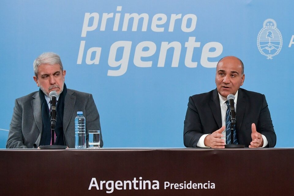 Aníbal Fernández y Juan Manzur fueron dos de los funcionarios del Gobierno que cuestionaron la medida de las patronales agrarias. (Fuente: NA)