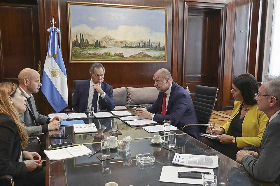 Perotti: "Cuidar los dólares y apoyar a quienes sustituyan importaciones".