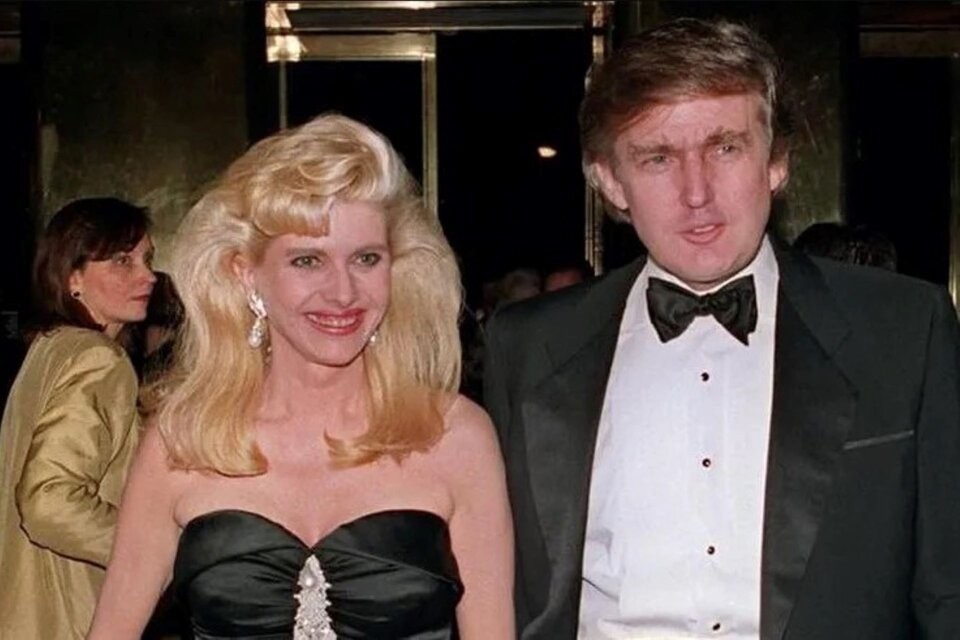 Ivana y Donald Trump, en los 80, cuando conformaban una dupla exitosa en los negocios y eran el emblema de la sociedad neoyorkina. (Foto: AFP)