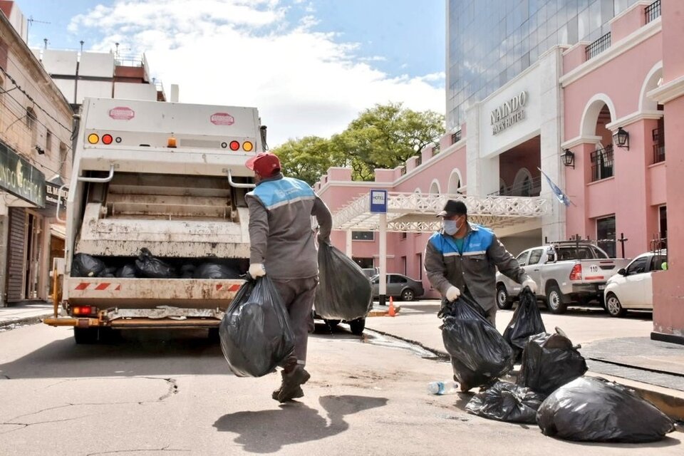 Tras un día y medio de paralización, el municipio retomó el servicio de recolección de residuos. En La Rioja se generan unas 200 toneladas de basura por día.