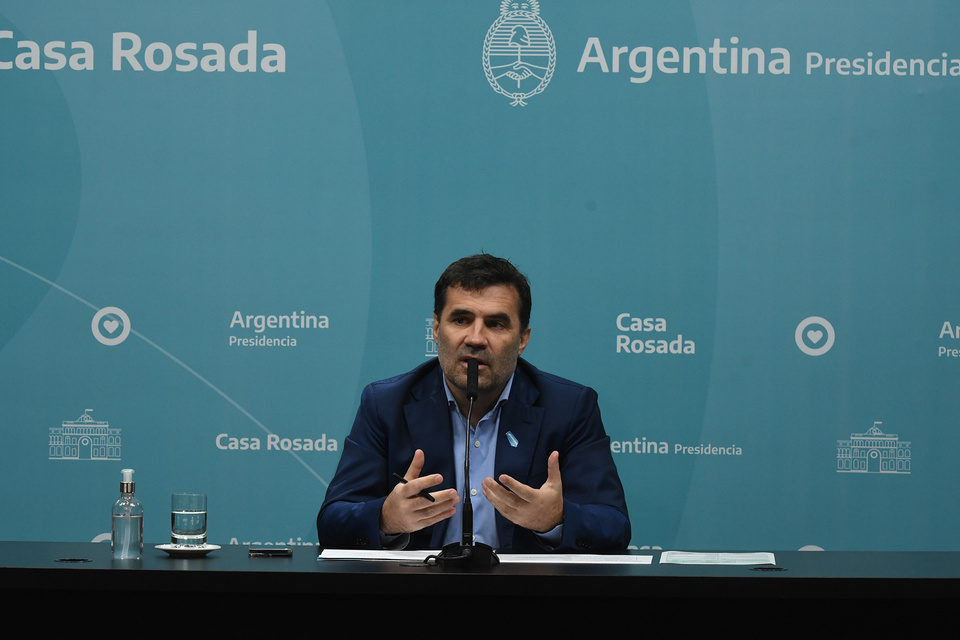 Martínez afirmó que la reducción de subsidios será en tercios bimestrales hasta alcanzar la tarifa plena a fin de año. (Fuente: Télam)