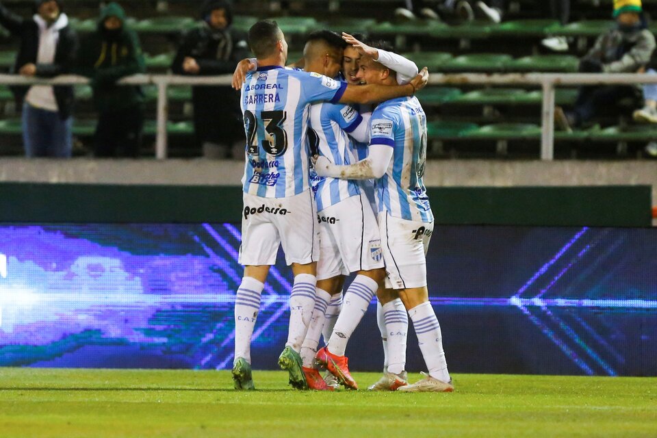 El Decano celebra el gol de la victoria de Ramiro Ruíz Rodríguez. Imagen: Télam.