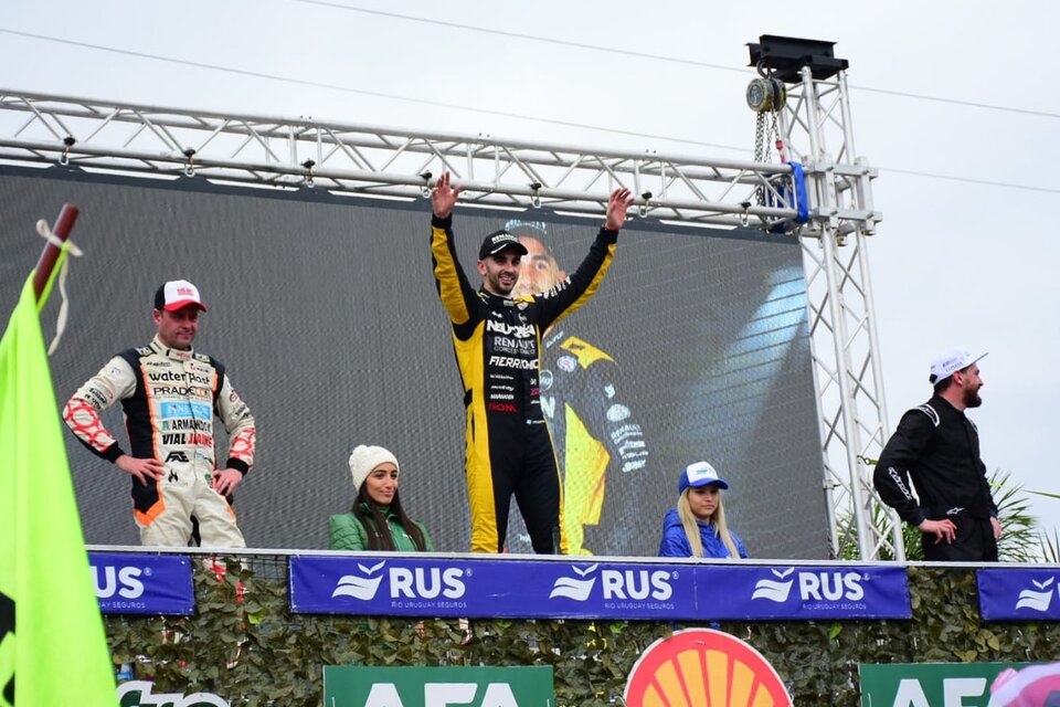  Juan Cruz Benvenuti (Torino) en lo más alto del podio. (Fuente: Télam)