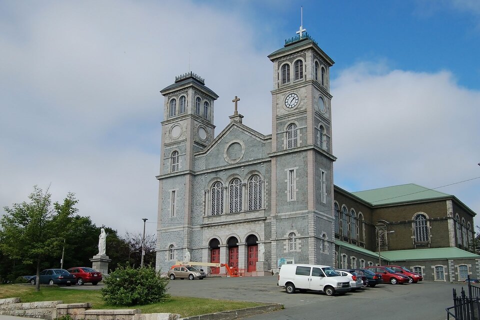 Entre las propiedades a vender se encuentra la catedral basílica de San Juan Bautista en San Juan de Terranova. Foto: Wikipedia.
