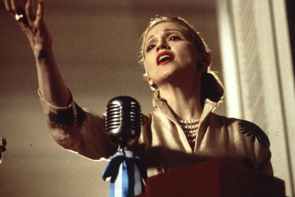 Madonna canta en el balcón de la Casa Rosada, en "Evita". 