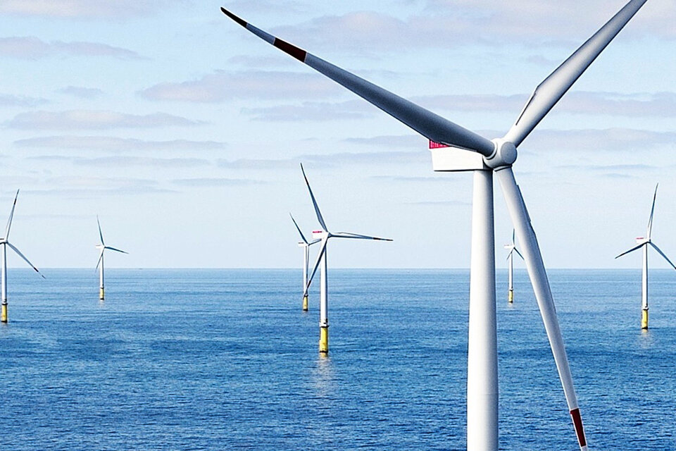 Dinamarca fue el país pionero en el uso de la energía eólica costas afuera. 