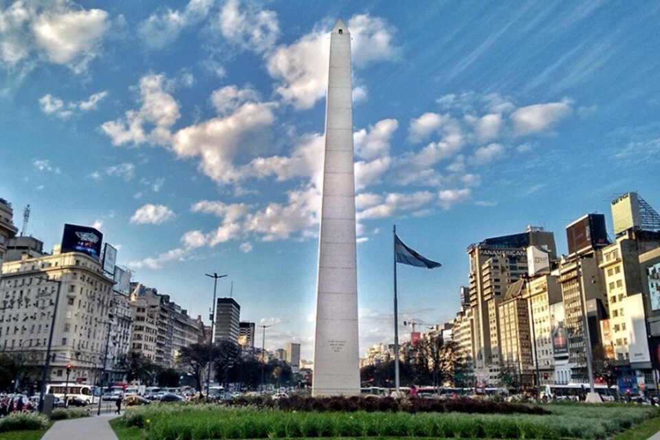 El Obelisco es uno de los monumentos más elegidos por los turistas en Argentina. Imagen: Télam. 