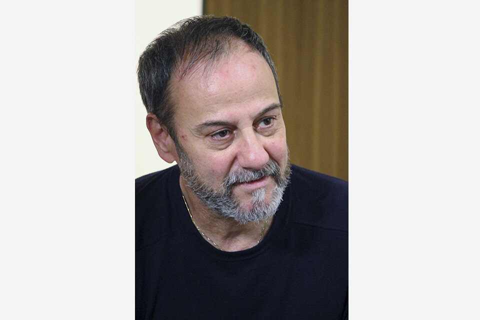 Edgardo Dobry obtuvo el premio Ciudad de Barcelona en Literatura Castellana. 