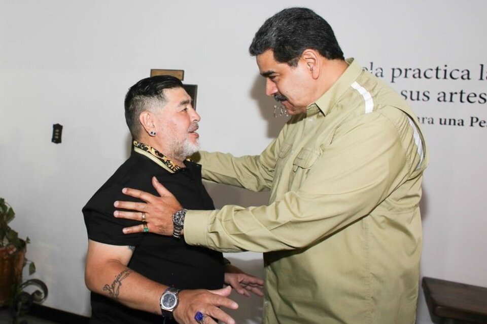 Diego Maradona y Nicolás Maduro siempre mantuvieron una estrecha relación. Imagen: AFP.