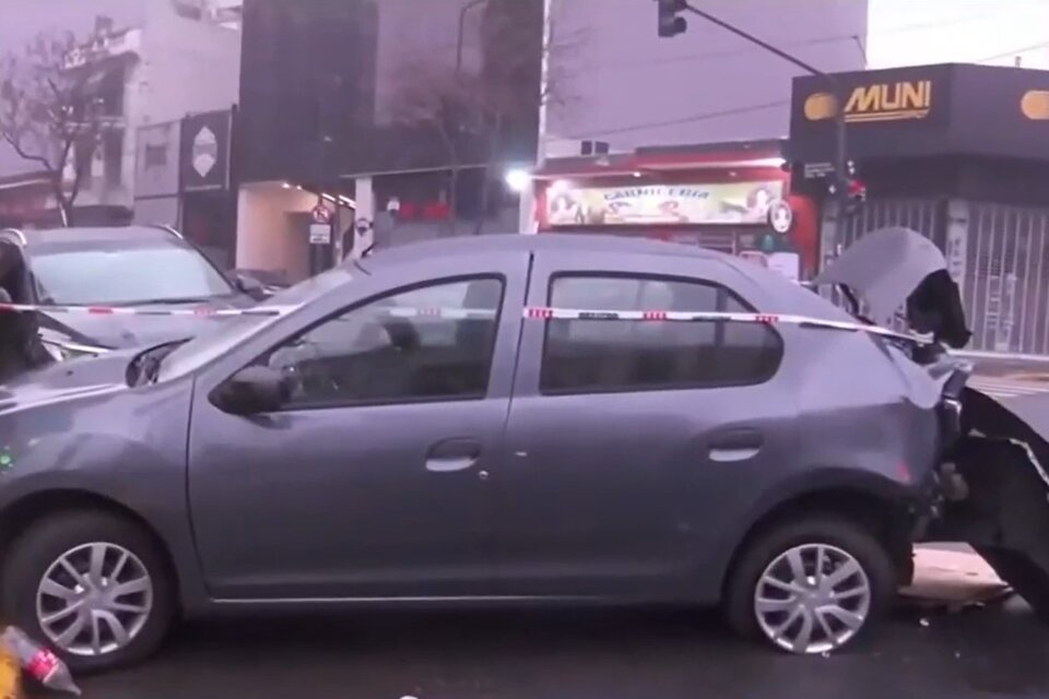 Un conductor embistió dos autos e intentó escapar en un taxi. Foto: captura de tv.