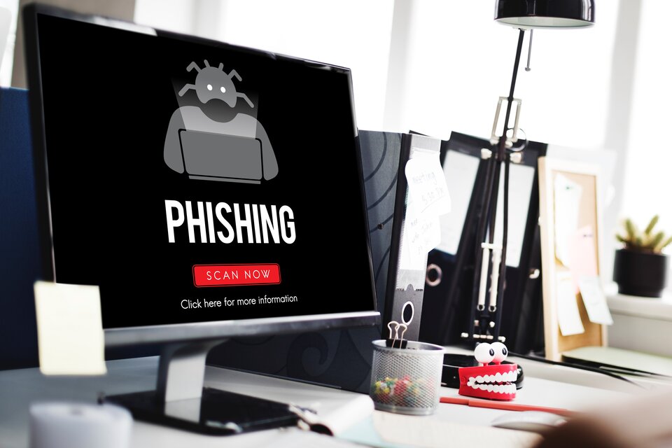 El phishing es un fraude informático que se realiza mediante el correo electrónico. Imagen: FreePik. 