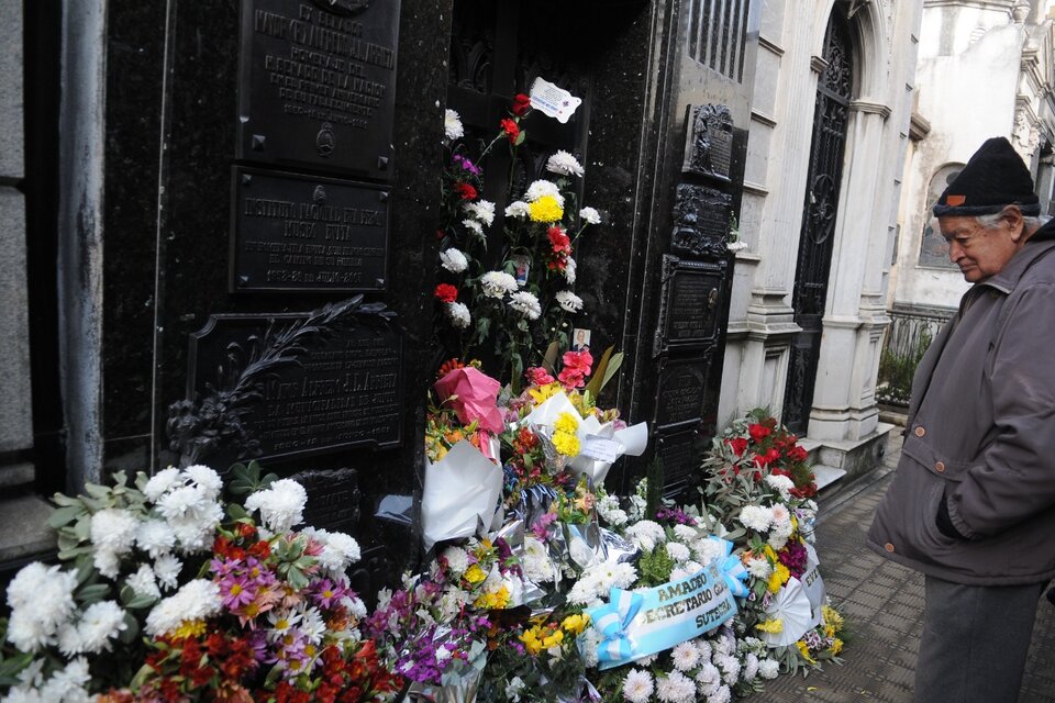 La tumba de Evita Perón, donde el color de las flores avisa que todavía hay vida (Fuente: Guadalupe Lombardo)