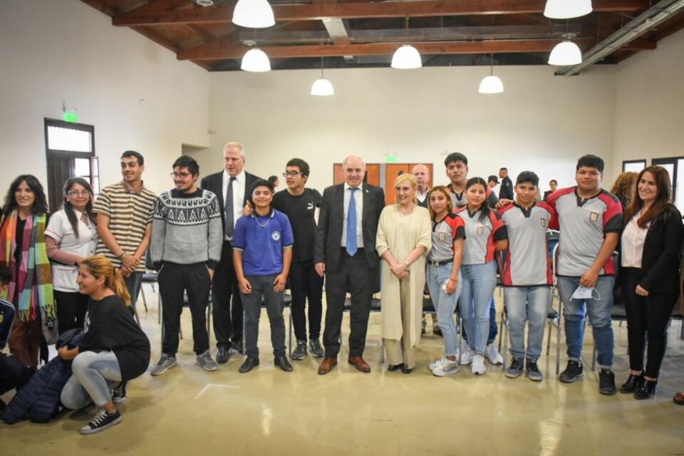 Perczyk y Cánepa junto a estudiantes revinculados de Salta