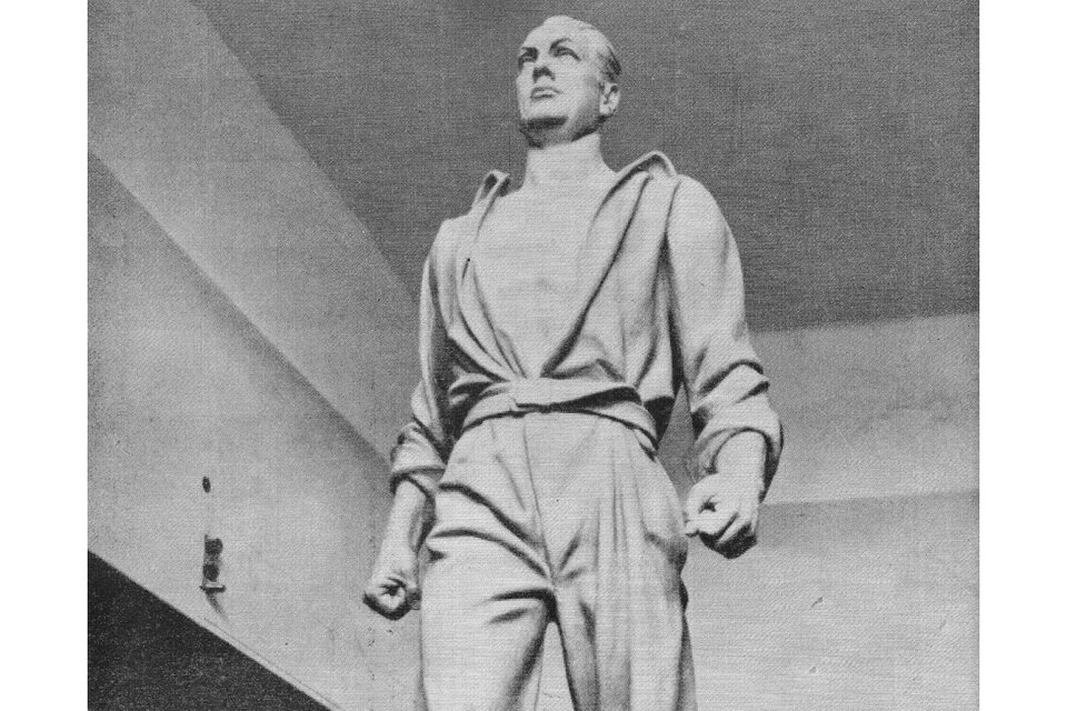 El descasmisado del monumento, con un rostro parecido al de Juan Perón. 