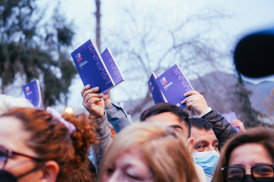 Gobierno entrega propuesta de Nueva Constitución  en el marco de la campaña Chile Vota Informado / Vocería de Chile