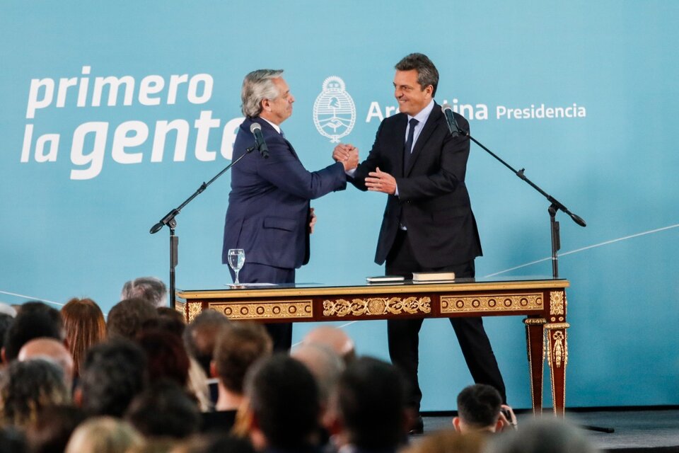 El presidente Alberto Fernández y el nuevo ministro de Economía, Sergio Massa. (Fuente: Leandro Teysseire)