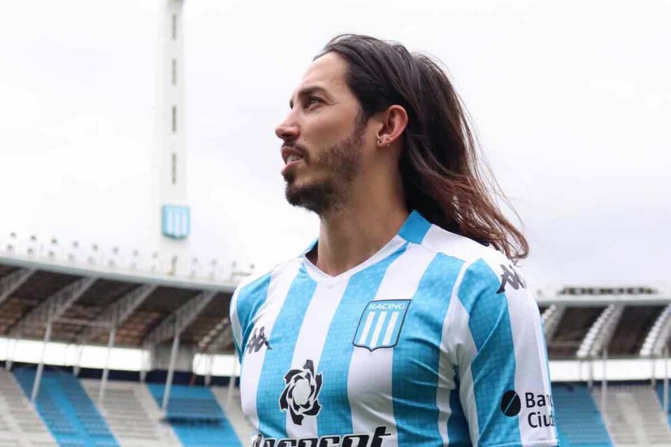 Schelotto con la camiseta de Racing