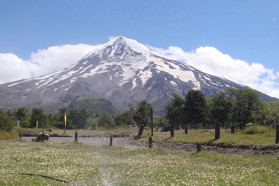 Parques Nacionales (APN) dejó sin efecto la resolución que declara al Volcán Lanín "Sitio Natural Sagrado" de la comunidad mapuche.