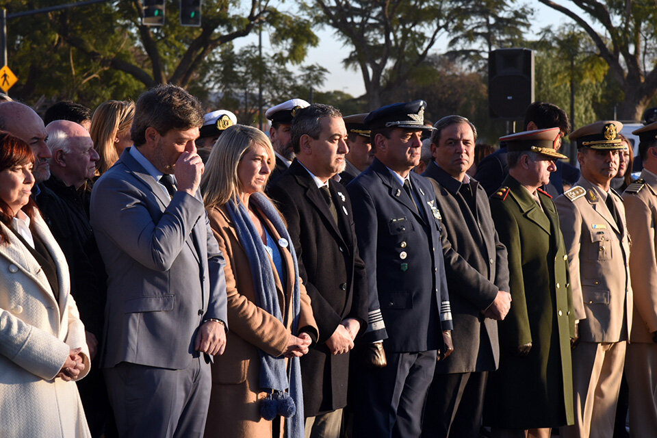 Javkin en el acto en el Monumento, junto con otras autoridades. (Fuente: Prensa Municipalidad de Rosario)