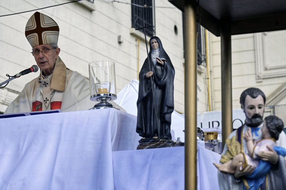 En el Día de San Cayetano, Mario Poli pidió adoptar "actitudes solidarias y fraternas". Foto: Télam