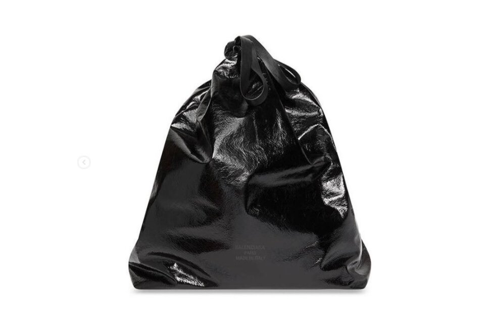 Balenciaga vende un bolso con forma de bolsa de basura a $1790 dólares