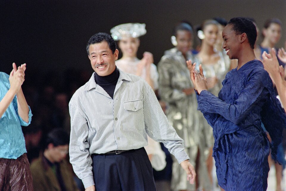 Falleció a los 84 años el diseñador de moda japonés, Issey Miyake. Imagen: AFP