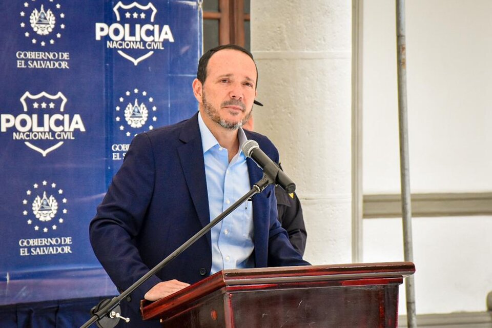 Ministro de Justicia y Seguridad, Gustavo Villatoro / Twitter Policía de El Salvador