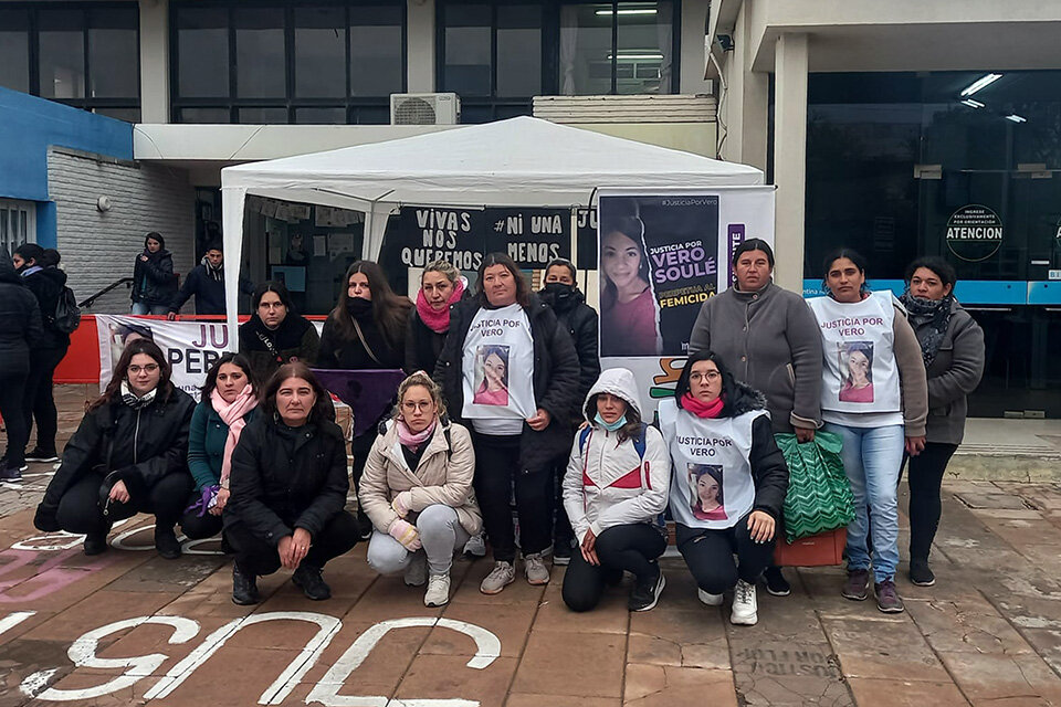 Organizaciones de mujeres acompañan a la familia de Verónica Soulé. (Fuente: Facebook Mumalá San Jorge)