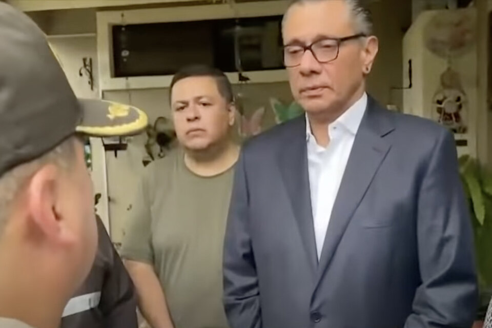 El exvicepresidente Jorge Glas al momento de ser detenido / captura video