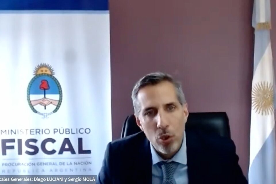 En una pantalla de Zoom puede parecer que los fiscales se explayan casi de memoria