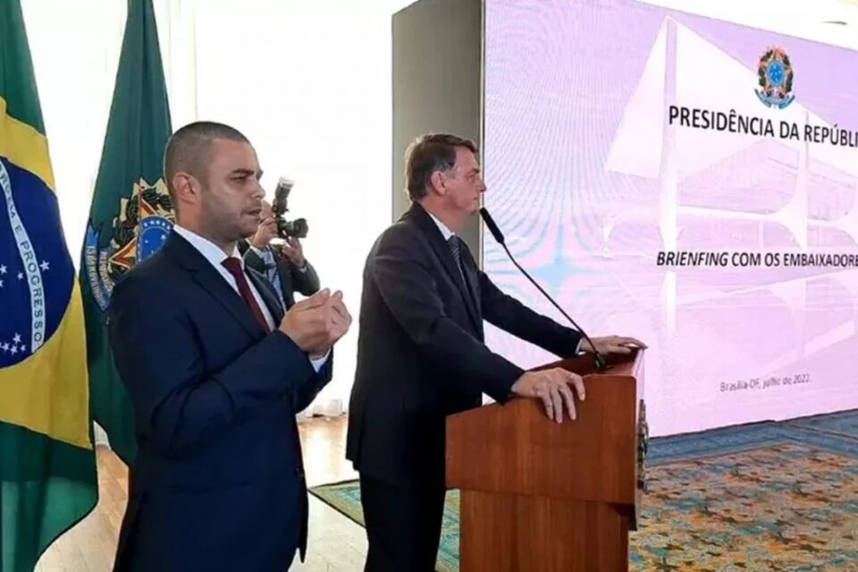 El presidente de Brasil, Jair Bolsonaro, durante encuentro con embajadores / captura video