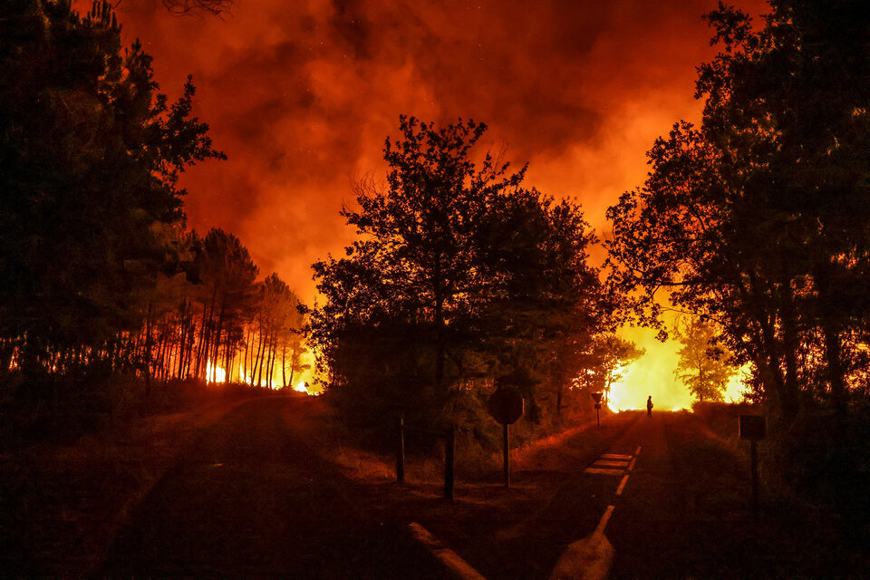 Uno de los ocho grandes focos de incendios forestales en Francia. (Fuente: AFP)