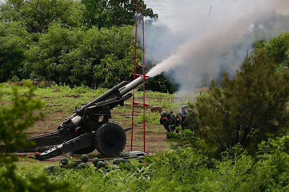 Disparo de artillería en Pngtung, parte de las maniobras militares de Taiwán. (Fuente: EFE)
