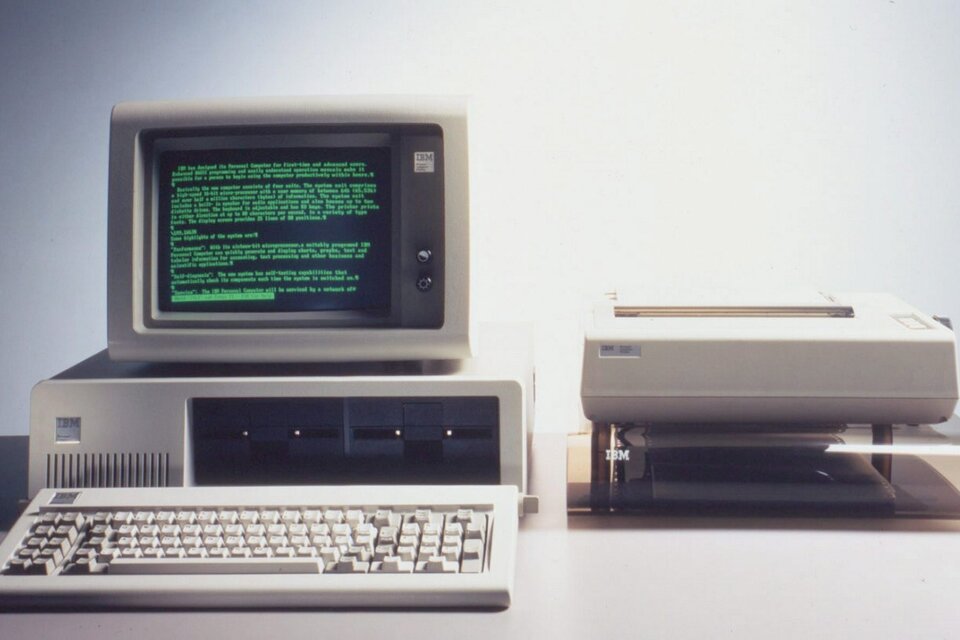 La IBM 5150 (su nombre original) contó físicamente con un teclado QWERTY, un monitor y una CPU del tamaño de una caja de zapatos.Foto: IBM