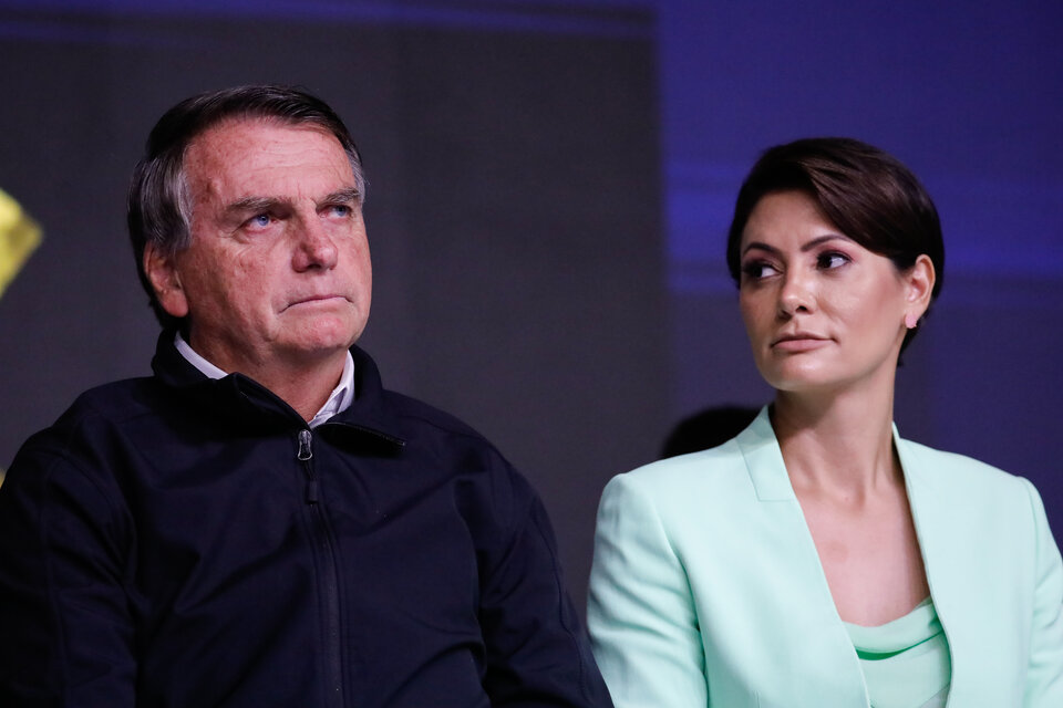  El presidente de Brasil, Jair Bolsonaro y su esposa Michelle Bolsonaro / Isac Nóbrega, Palacio del Planalto