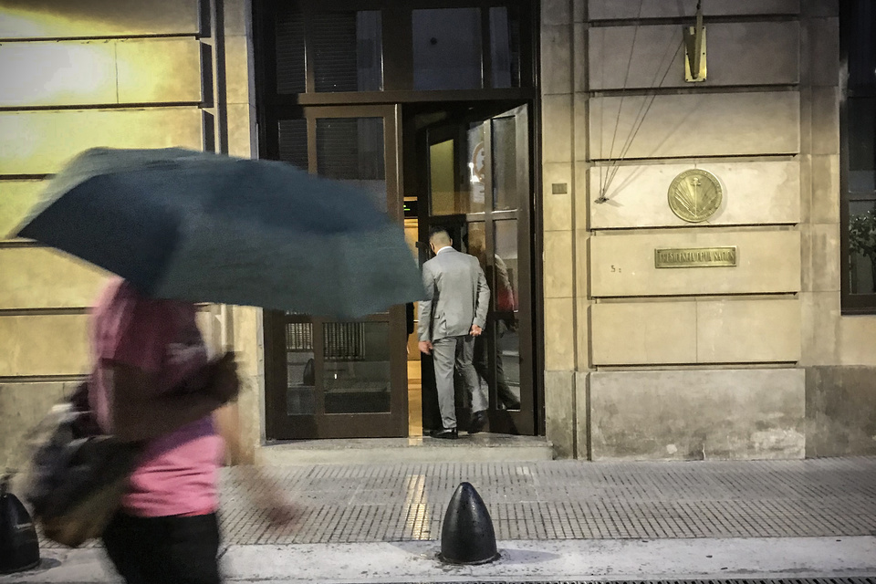 Durante el gobierno de Mauricio Macri, en territorio bonaerense se triplicaron las bases de la AFI, se multiplicaron los espías y comenzaron a inmiscuirse en cuestiones políticas y protestas sociales. (Fuente: Sandra Cartasso)