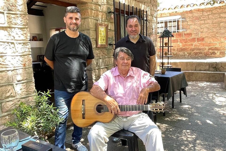Diego Castelli, Martín “Vasco” Urionaguena junto a Roberto “Coya” Chavero.