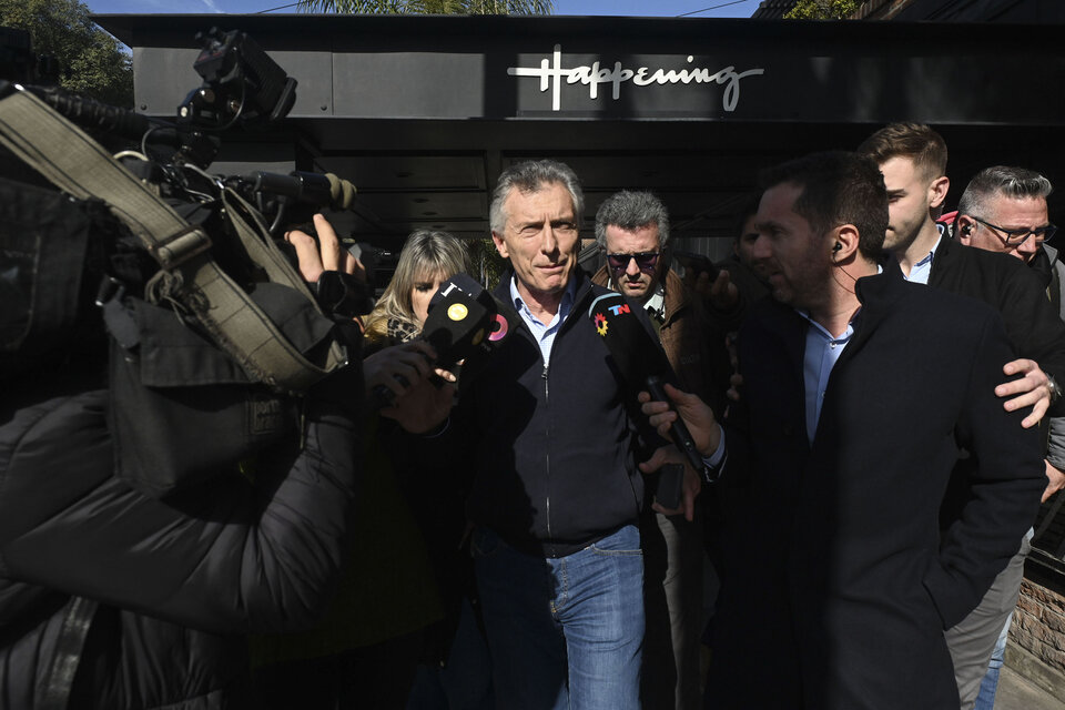 El expresidente Mauricio Macri a la salida del almuerzo con los miembros de la conducción nacional del PRO. (Fuente: Télam)