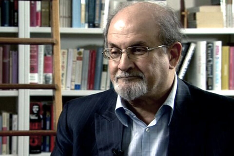 Dalman Rushdie fue atacado el viernes pasado durante un evento literario en la ciudad de Nueva York. (Fuente: Télam)