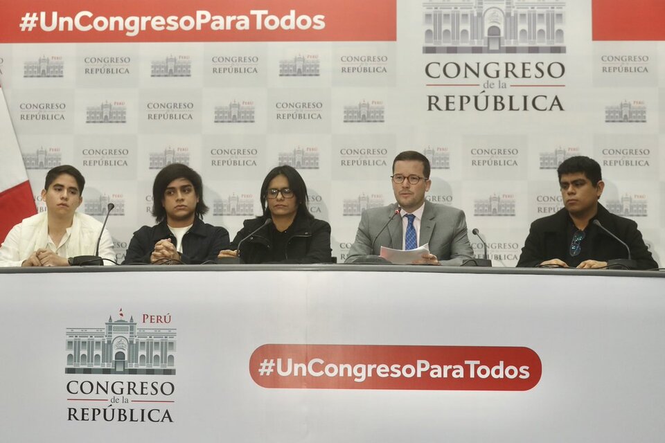 Conferencia de prensa del congresista Alejandro Cavero / @AlejandroCavero