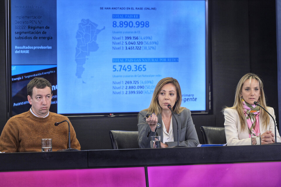 Flavia Royón (Energía), junto a Malena Galmarini (Aysa) y Santiago Yanotti (subsecretario de energía Eléctrica) (Fuente: Télam)